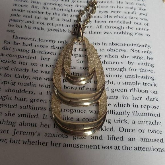 Vintage Gold Tone Brushed Smooth Textures Pendant Necklace - Picture 3 of 10